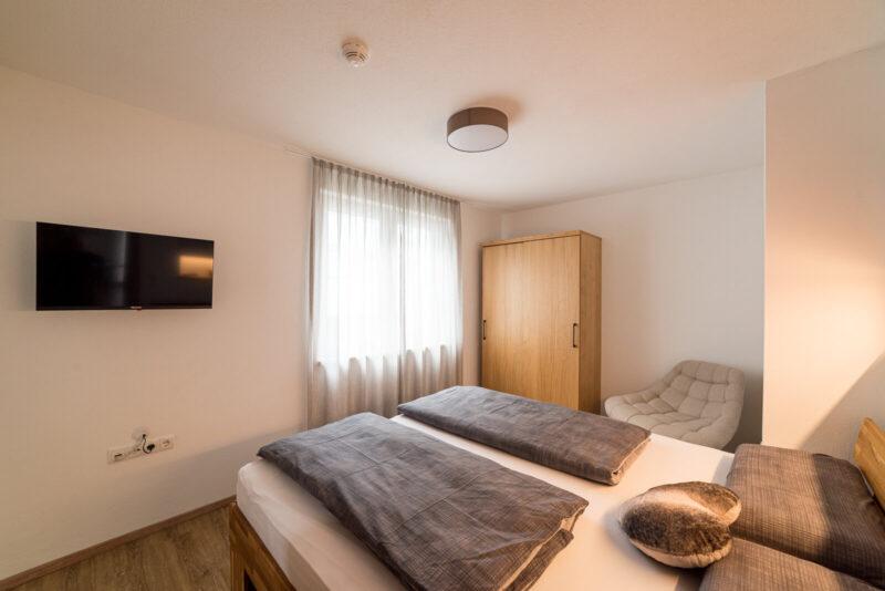 Schlafzimmer 1